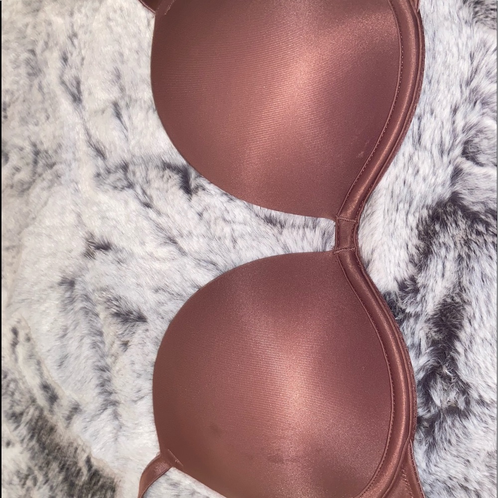 Victoria’s Secret pink bra
